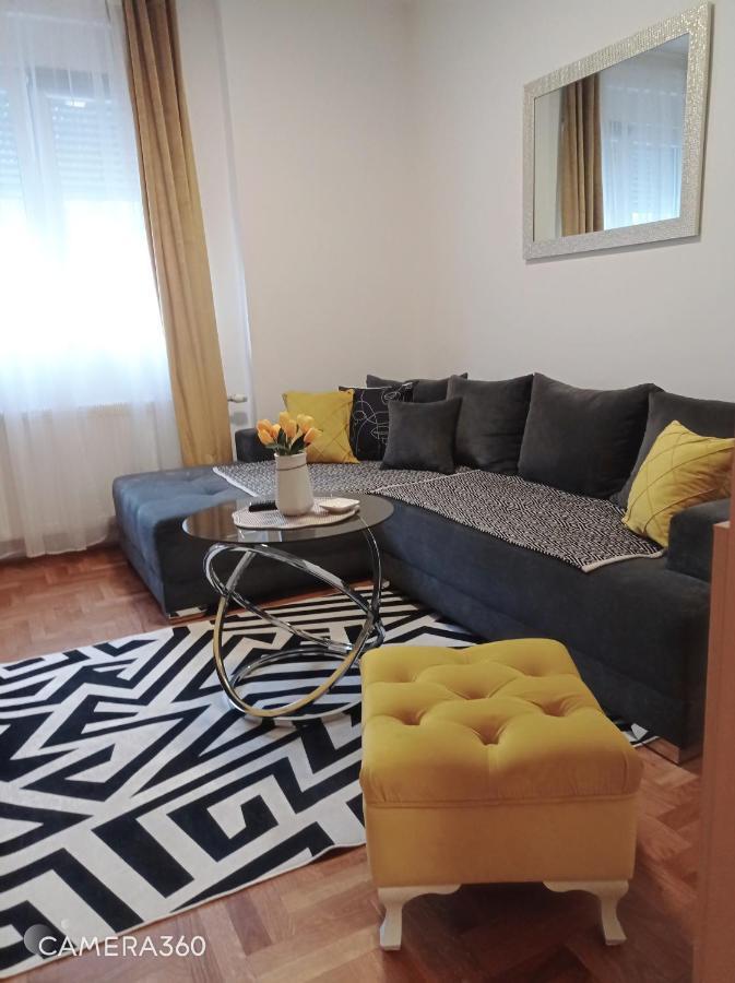 Apartman Sunflower Sremska Mitrovica Exterior foto
